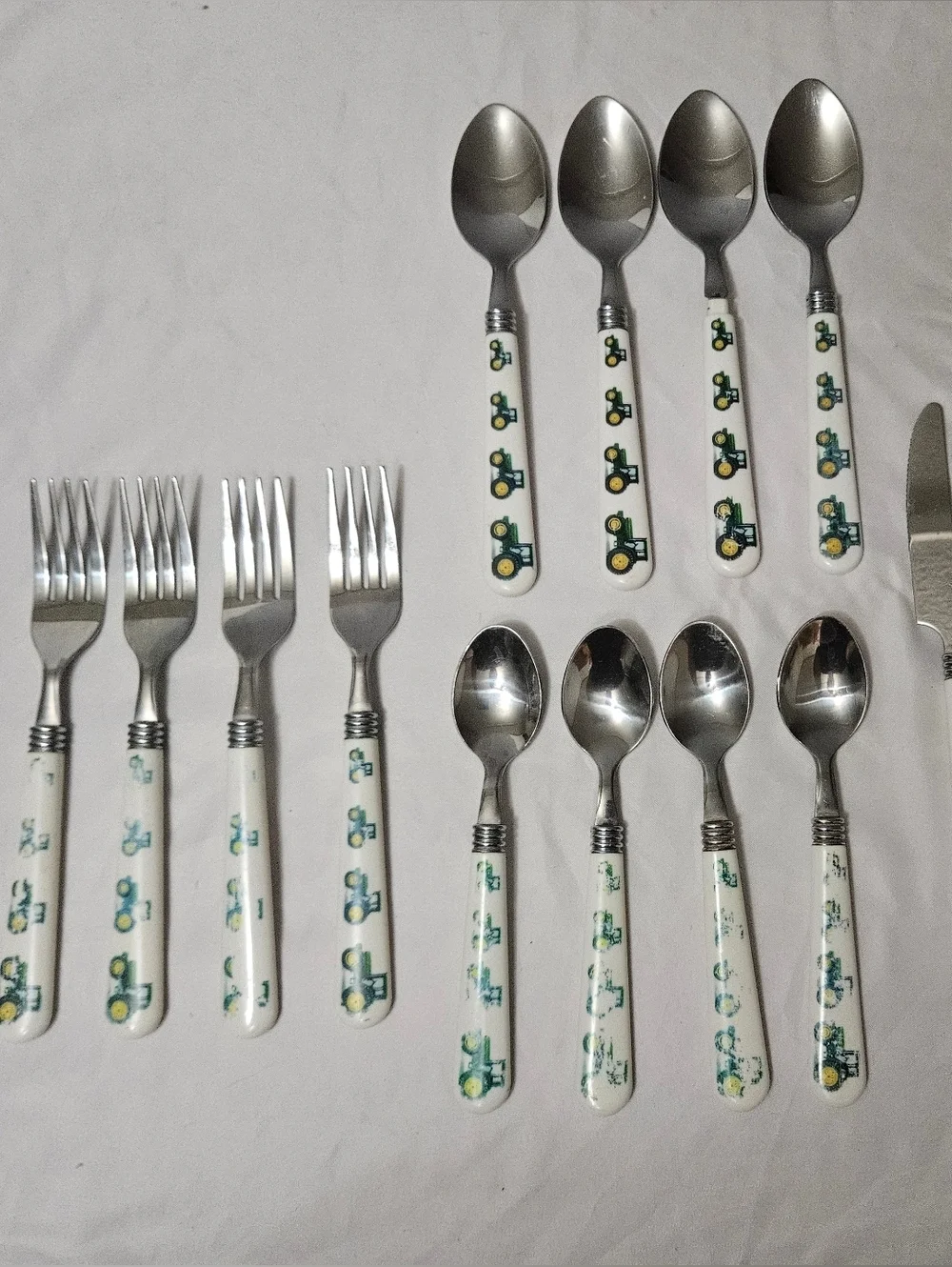 Gibson Flatwear Set Green Tractor Serves 4 USED!!